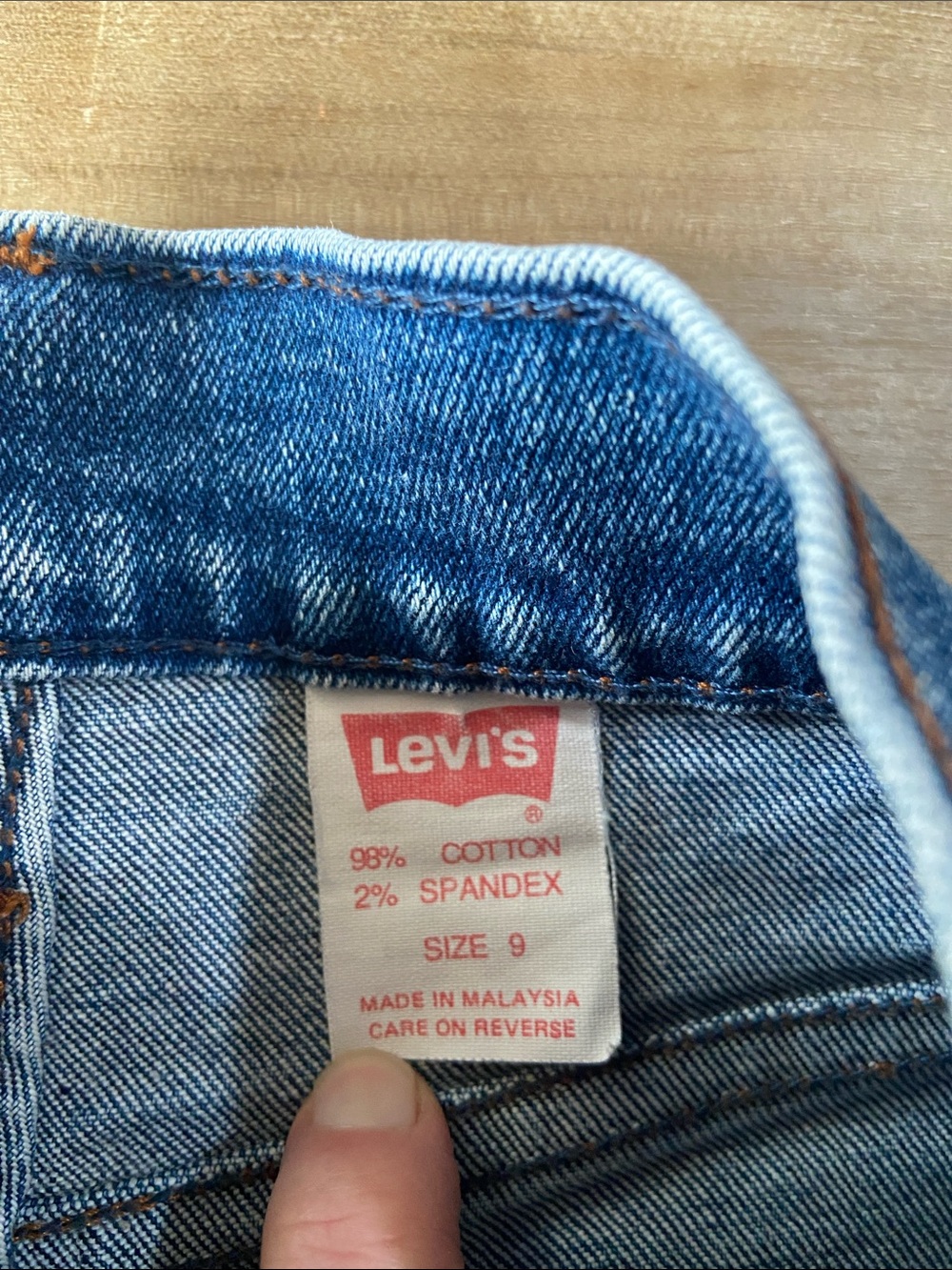 Y2K Levi's High-Rise Jeans in Classic Blue Denim - Picture 2 of 8